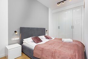 Apartment Warsaw Sławińska by Renters