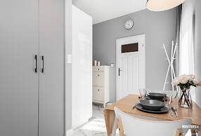 Apartments Warsaw Pawia by Renters