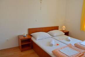 Floral Apartments Pende