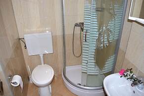 Floral Apartments Pende