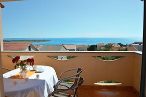 Floral Apartments Pende