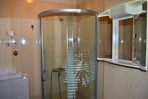 Floral Apartments Pende