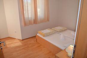 Floral Apartments Pende