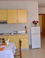 Floral Apartments Pende