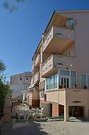 Floral Apartments Pende