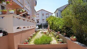 Floral Apartments Pende