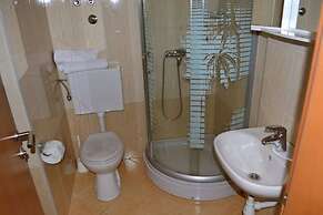 Floral Apartments Pende