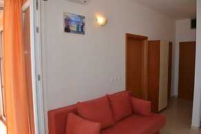 Floral Apartments Pende