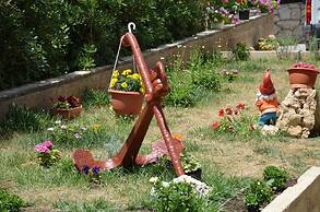 Floral Apartments Pende