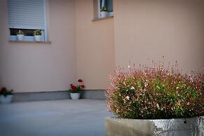 Floral Apartments Pende