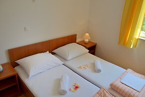 Floral Apartments Pende