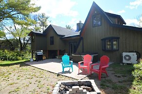 Smokey Valley Lodge 2 Bedroom Home by Redawning