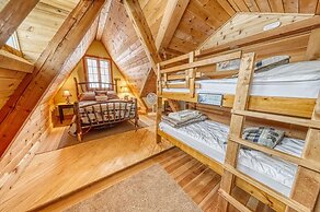 Smokey Valley Lodge 2 Bedroom Home by Redawning
