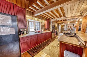 Smokey Valley Lodge 2 Bedroom Home by Redawning