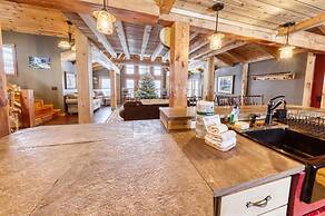 Smokey Valley Lodge 2 Bedroom Home by Redawning