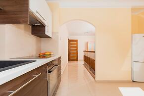 Holiday House Bursztyn by Renters