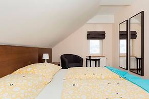 Holiday House Bursztyn by Renters