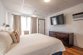Ocean House Hotel & Motel