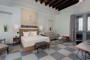 Palacio Provincial San Juan, Curio Collection by Hilton