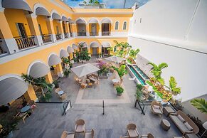 Palacio Provincial San Juan, Curio Collection by Hilton