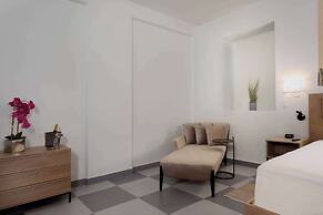 Palacio Provincial San Juan, Curio Collection by Hilton