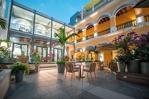 Palacio Provincial San Juan, Curio Collection by Hilton
