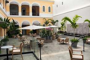 Palacio Provincial San Juan, Curio Collection by Hilton