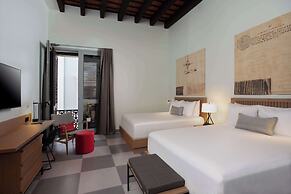 Palacio Provincial San Juan, Curio Collection by Hilton