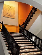 Palacio Provincial San Juan, Curio Collection by Hilton