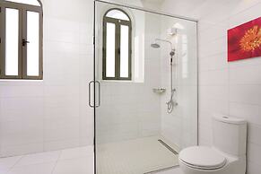 Palacio Provincial San Juan, Curio Collection by Hilton