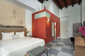 Palacio Provincial San Juan, Curio Collection by Hilton