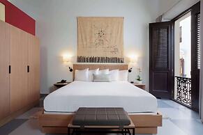 Palacio Provincial San Juan, Curio Collection by Hilton