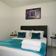 Tudors eSuites JQ Regency Kingsize