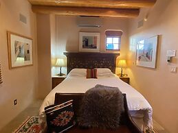 Piñon Dream - Walk to The Plaza, Comfortable Southwestern Style