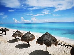 Lovely Beachfront Estudio in Hotel Zone