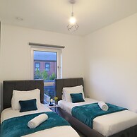 Tudors eSuites Private Garden & Garage