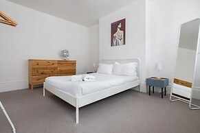 Hausd - Floral Street