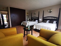 Brisas Beachfront Studios In Hotel Zone