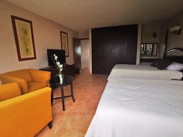 Brisas Beachfront Studios In Hotel Zone