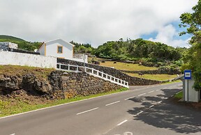 Villa Traditional, Pico by Izibookings