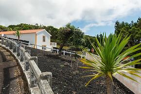 Villa Traditional, Pico by Izibookings