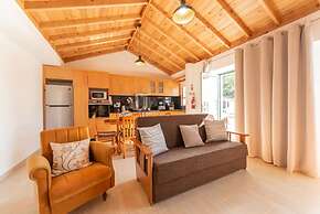 Villa Traditional, Pico by Izibookings