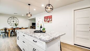 Modern Comforts Near Old Town Scottsdale and Asu!