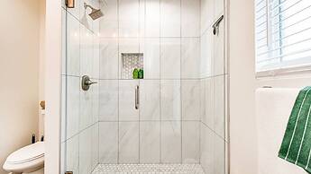 Modern Comforts Near Old Town Scottsdale and Asu!