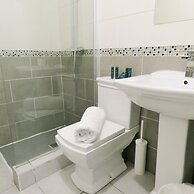 Tudors eSuites Five Ways Terrace Parking