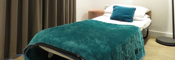 Tudors eSuites Five Ways Terrace Parking