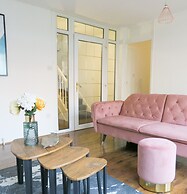 Tudors eSuites Five Ways Terrace Parking