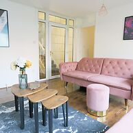 Tudors eSuites Five Ways Terrace Parking