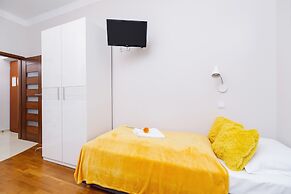 Studio Krowoderska Kraków by Renters