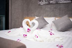 Naiharn Windy by Space